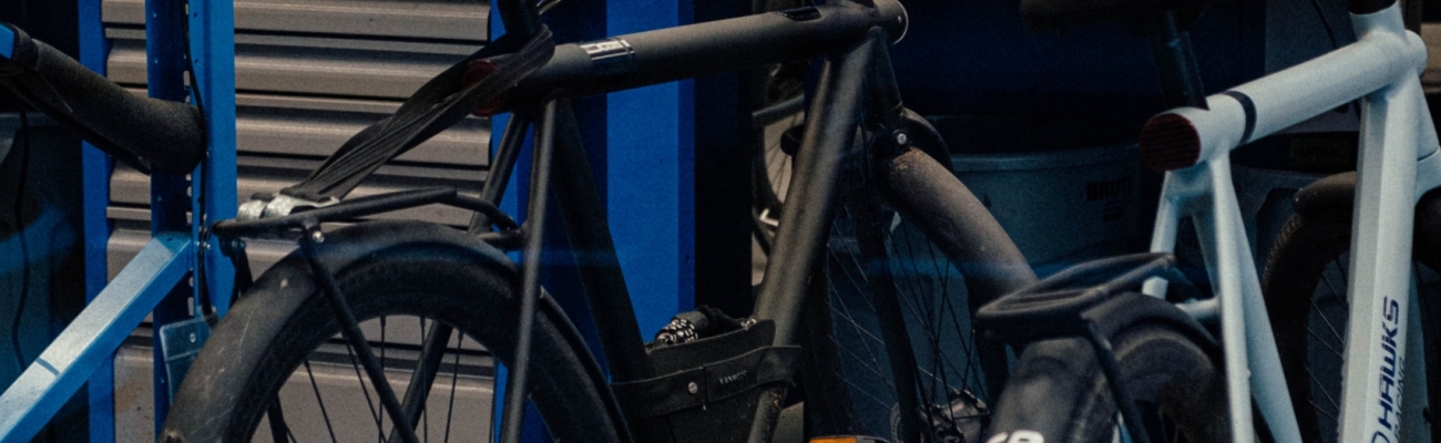 vélos dans atelier de réparation